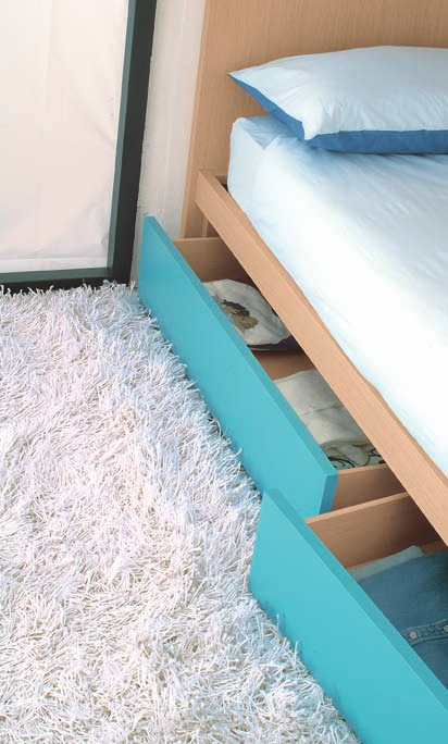 11 DORMIRE IN DUE: BAMBINI Scaletta a cassetti con contenitore. Stairs with drawers. Cassettoni sottoletto estraibili. Big pull-out drawers underneath the bed.
