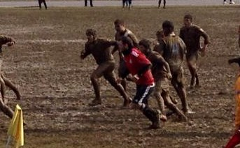 Rivoli e fango non fermano il VII Una domenica di fango e bel rugby al Natta. Il campo di Rivoli ha visto la vittoria della Under 16 nel big match di categoria.