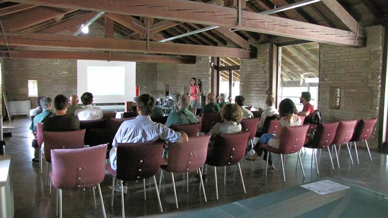 Azioni Obiettivo 4: formazione di operatori Seminari di formazione per operatori pubblici e rappresentanti delle categorie associative già operanti nella tutela degli habitat, interessate, per