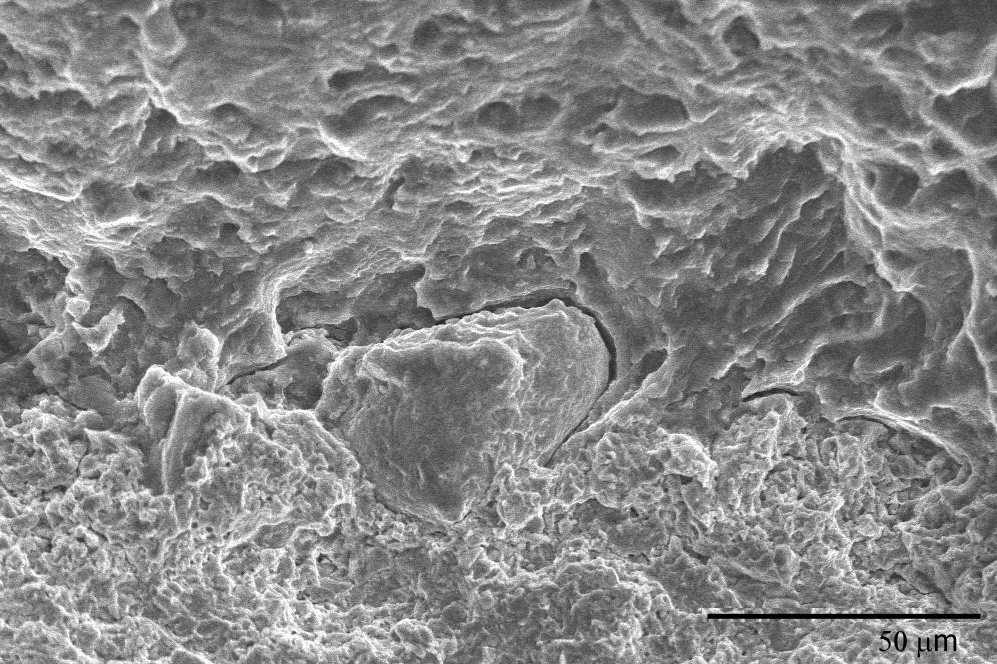 Al 6082 T6 Cr 3 C 2 20Ni Fig. 3 Ingrandimento dell interfaccia rivestimento/substrato: sollecitazione applicata = 325 MPa, n=238.000 Bibliografia 1. S. S. Eskildesen, C. Mathiasen, M.