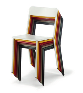 C1 è quasi più minimalista del nome che porta: il suo contorno essenziale ci rimanda all idea originale di una sedia pratica.
