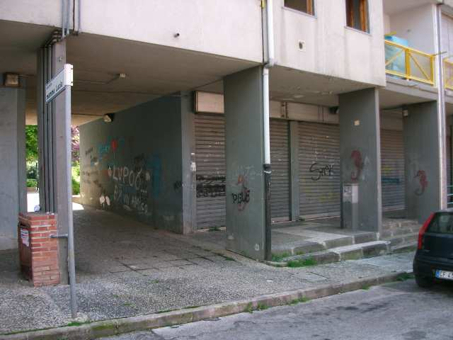 20-21-22 Immobili ubicati al piano terra del fabbricato prospettante la via M. D Azeglio, località S. Eustachio.
