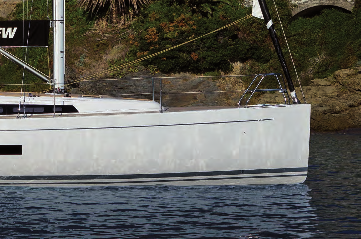 18 19 PURE ELEGANCE The GS39 benefits from very refined design where every detail is well planned and executed to guarantee maximum comfort on board.