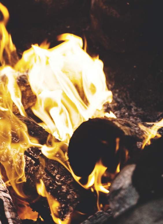 REAZIONE AL FUOCO I criteri europei per la valutazione della reazione al fuoco (EN 13501-1) misurano l infiammabilità di un materiale, il tasso di emanazione di calore, la propagazione delle fiamme e