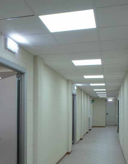 Incasso - parete e plafone - sospensione - Flush mounting lamps - wall and ceiling - drop hanger Q - R Q R Plafoniera per ambienti dove è necessaria luce senza un particolare controllo del flusso
