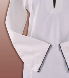 CODICE > BRTA-HA009 Camicia di lino color avorio con ricamo 2 denti bordeaux, grigio e henné. CODICE > BRTA-HA002 Camicia di lino color avorio con ricamo 2 denti verde, viola e perla.