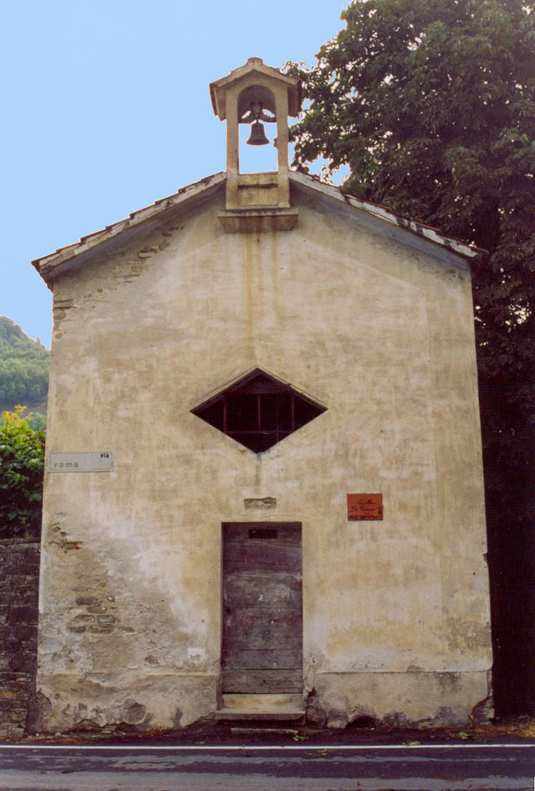 In via Santa Lucia, troviamo una formella del 1611, posta dai signori Caldera, in cui si specifica che il posto era abitato dai contadini del castello di Monesiglio.