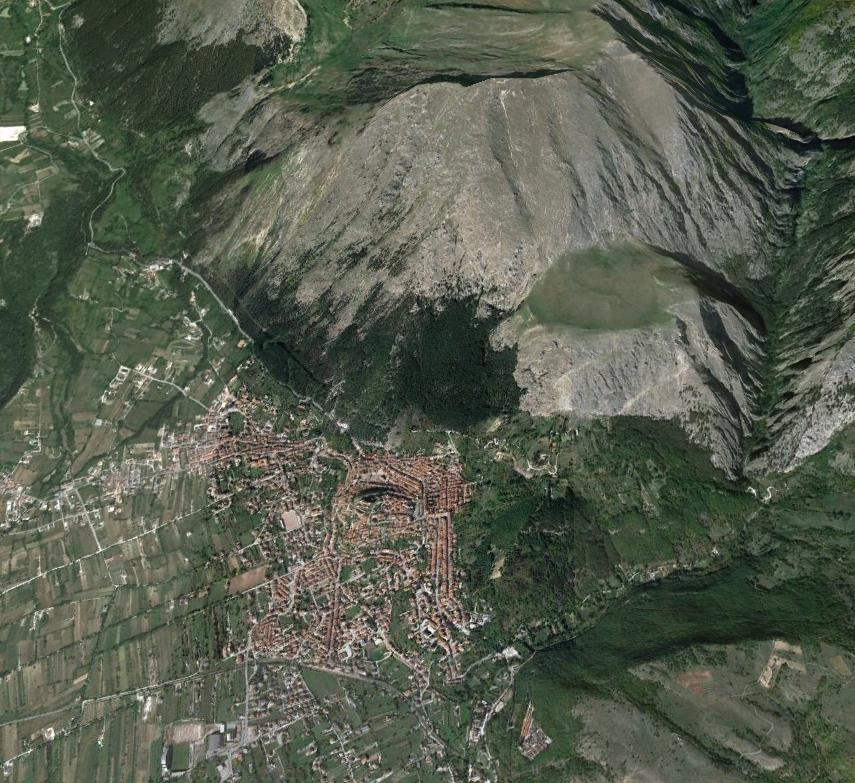 REGIONE ABRUZZO PROVINCIA DI L'AQUILA COMUNE DI CELANO Sito di Studio N 42.084283 E 13.