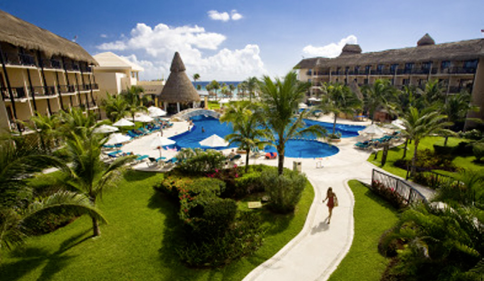 83384 Il Catalonia Yucatan Beach Resort & Spa sorge nel suggestivo paesaggio formato dall incontro della finissima e dorata sabbia bianca della Riviera Maya con i colori cristallini del Mar dei