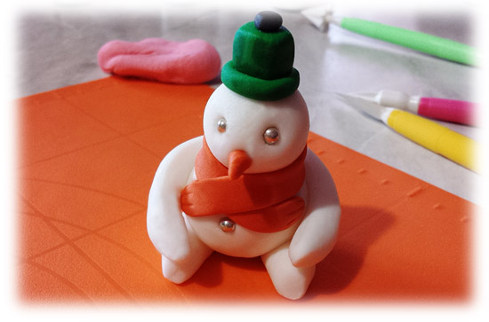 Aiutatevi sempre con la gelatina alimentare! Il vostro Pupazzo di neve è pronto! Quanto antico è lo Snowman?