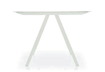 Arki-Table Developed by Pedrali R&D Lineare e rigoroso nel progetto, versatile nell adattamento alle diverse situazioni. Proprio come i migliori architetti di oggi.