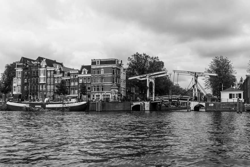 Breukelen Te Koop 22/08/2013 Andiamo in centro con la moto per arrivare al molo della Boaty.nl che si trova poco lontano dalla RAI di Amsterdam (la fiera).