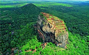 Sigiriya è un famosissimo sito archeologico dello Sri Lanka. Rappresenta le rovine di un antico palazzo costruito intorno al 500 d.c. E' considerato uno tra gli 8 Patrimoni dell'umanità dall'unesco dello Sri Lanka.