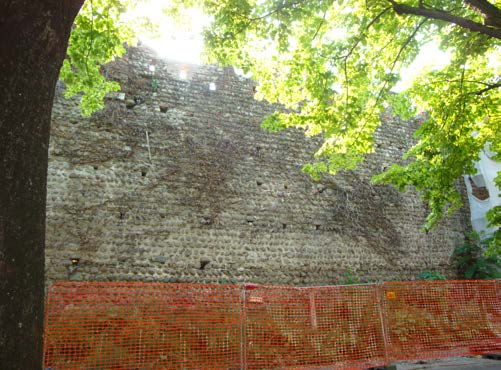 - Rinforzo delle mura di Bassano del Grappa, mediante