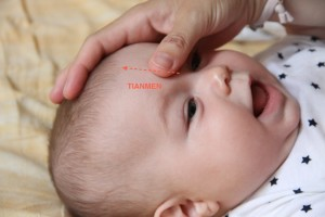 Febbre: come trattarla Nel caso il vostro bimbo sviluppi febbre, il massaggio pediatrico Tuina offre un valido aiuto per ridurre i sintomi e i disturbi associati al rialzo della