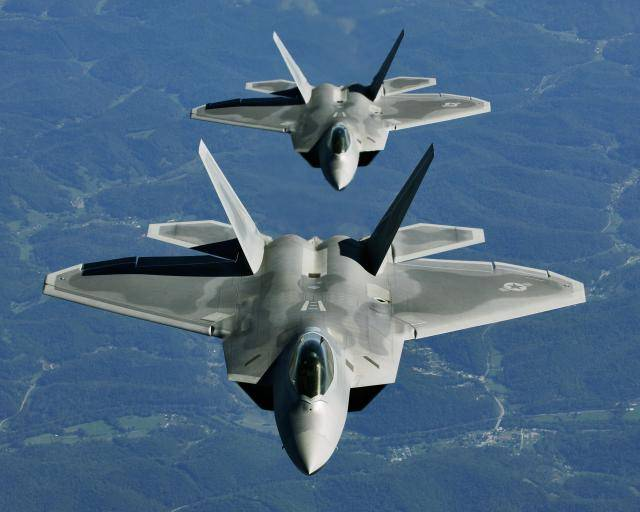 F-22 The dual afterburning Pratt & Whitney F119-PW-100 turbofans incorporate thrust vectoring. Thrust vectoring is in the pitch axis only, with a range of ±20 degrees.