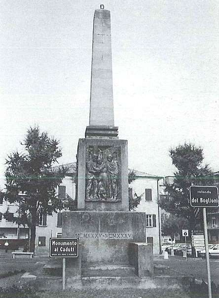 _3 Piazza Martiri della Libertà Obelisco Si tratta di un obelisco opera dello scultore Luigi Ferretti, inaugurato