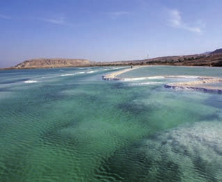 Jerash Mar Morto erroneamente scambiato per una fortezza crociata, non ha mai cessato di avere una sua funzione nel corso della storia.
