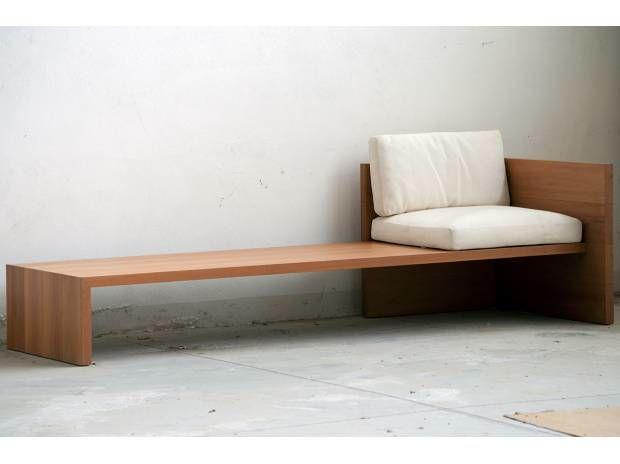 Panche Ingombro dimensioni: cm 250x 45 h 45 N : 3 Caratteristiche: Devono essere realizzate in legno o materiali a base di legno, e la seduta della panca dovrà essere rivestita in