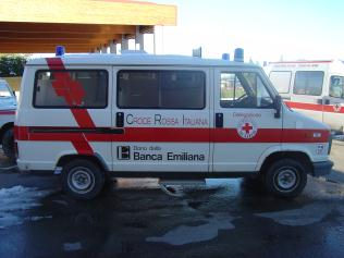 it indirizzo via della Croce Rossa 1, Tizzano Val Parma PR - Un Autista e un Operatore Regionale Trasporto Sanitario C.R.I.