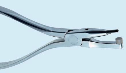 Strumenti Pinze di utilità - Per la rimozione di brackets e adesivi Indicate per la rimozione di ogni tipo di brackets: lavorando sul composito tra la base dell attacco e la superficie del dente,