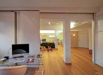 Pareti manovrabili residenziali Residential movable partitions >Lo spazio domestico diventa flessibile Le pareti manovrabili residenziali rappresentano la soluzione ideale per la pratica suddivisione