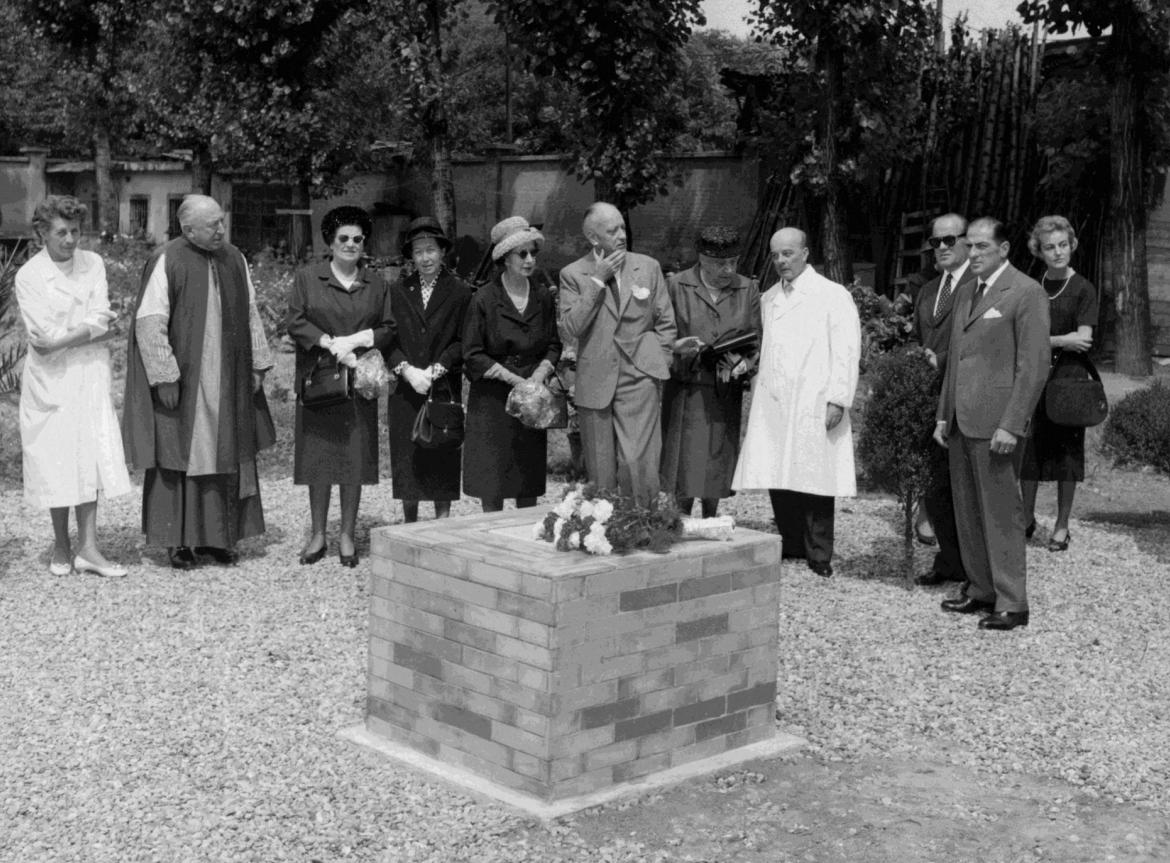 1960 Il CDA del Comitato Benefattori, sensibilizzato da Adelaide Colli Grisoni delibera la costruzione di un nuovo padiglione infantile.