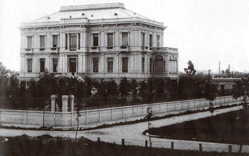 1922 Il Comitato Benefattori, grazie ai finanziamenti privati del Senatore Piero Puricelli, completa l acquisto e la ristrutturazione di Villa Marelli (foto 4) Foto 4 Villa Marelli Istituto