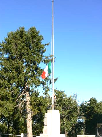 Iniziata la giornata con l'alzabandiera e onori ai caduti presso il cippo dedicato alla Fanteria, sul quale sono incisi i nomi delle Brigate di Fanteria che hanno combattuto sul San Michele.