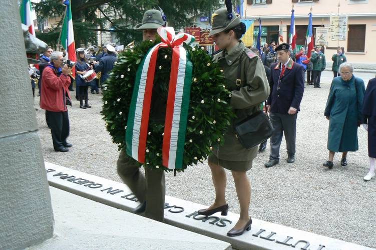 Salvatore, della madrina della Bandiera, ispettrice regionale della Croce Rossa sig.