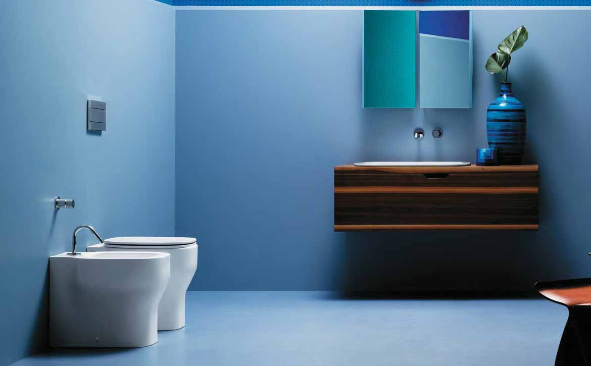 vaso e bidet terra cm 52 GLZ 100 - GLZ 500. Lavabo incasso cm 70 GLZ 69x38/IN. Mobile con anta a ribalta unica in walnut, rubinetteria LINEA, specchio MIRROR BOOK.