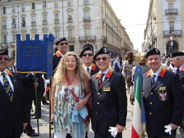 cavalleria italiana lì giunta da ogni parte, così come lusinghiere sono state le manifestazioni di affetto rivolte ai radunisti, come quelle di una cittadina torinese che alla vista della colonnella