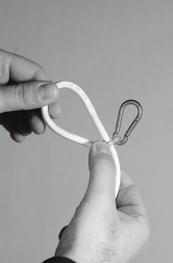 23 Insert the carabiner into the eyelet previously fixed to the ceiling and make sure its sprung swinging gate is safely