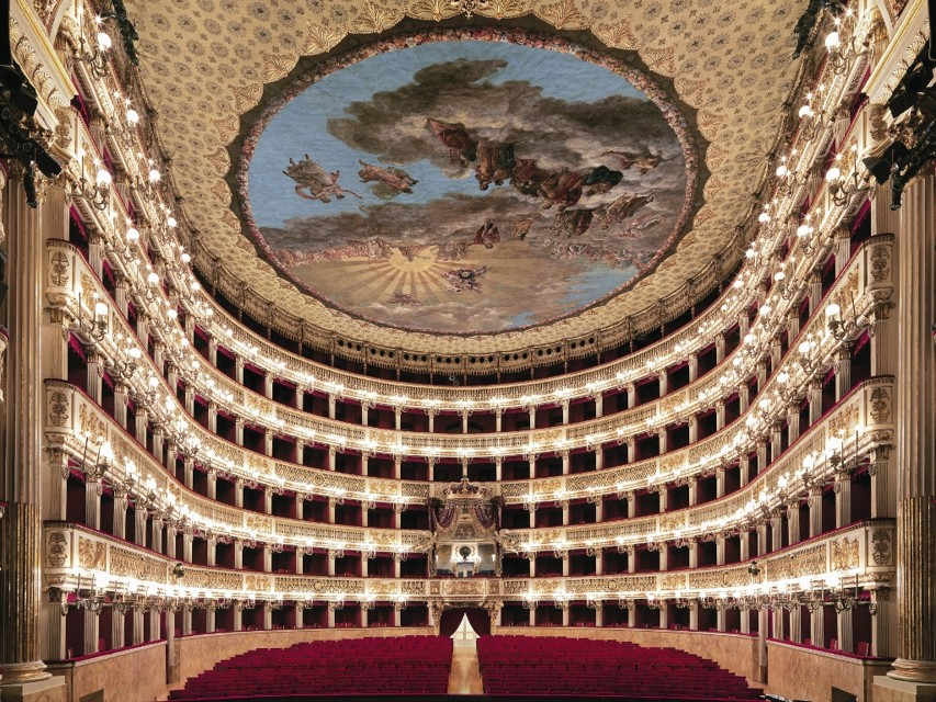 Il Teatro San Carlo di Napoli è il più antico in Europa ma anche il più bello e prestigioso nel mondo.