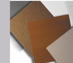 Pannello Hight Density Fibreboard (HDF) colore marrone naturale.