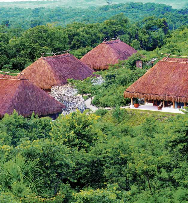 avvolti in una natura e giungla che conferiscono loro un senso unico di magia e misticismo. Antiche rovine maya in Belize 2 Explorean Kohunlic.