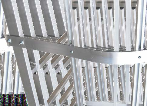 700 per normativa ISO 422-4 «Anelli di giunzione gabbia realizzati in robusto profilato di alluminio a posizione regolabile adattabili in opera.