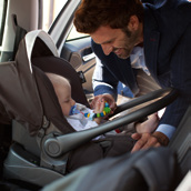 The Huggy Multifix car seat is the third Trilogy dimension: it is a practical, multi-purpose element that