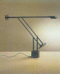 Lampada Tizio di Richard Sapper del 1972, progettata per artemide.
