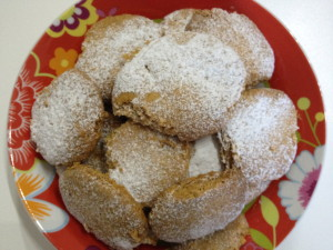 Ricette dolci: biscotti al burro e noci Oggi vi presento una dolce ricetta: Biscotti al burro e noci, delicati, profumati e friabili!