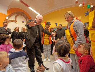 La Stampa web 22 dicembre 2011 Ieri Monsignor Nosiglia ha visitato «Il mondo di Joele» Nosiglia: contro la crisi, oratori e mense sono ammortizzatori sociali A metà del cammino che sta percorrendo