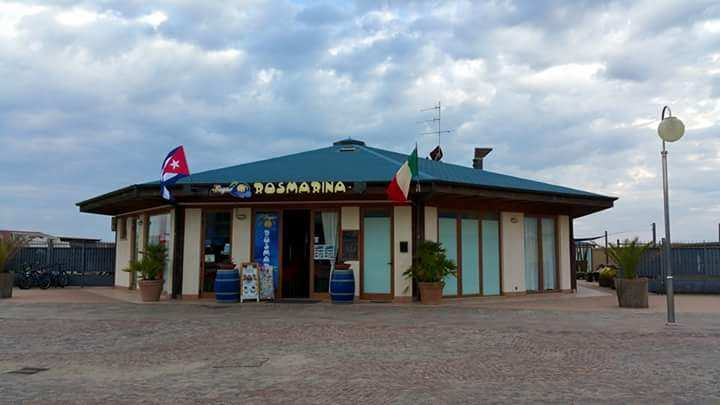 LE LOCATION CHE OSPITANO LA DUE GIORNI DI SPORT Lo stabilimento balneare Rosmarina, che sarà il fulcro delle gare di Triathlon e