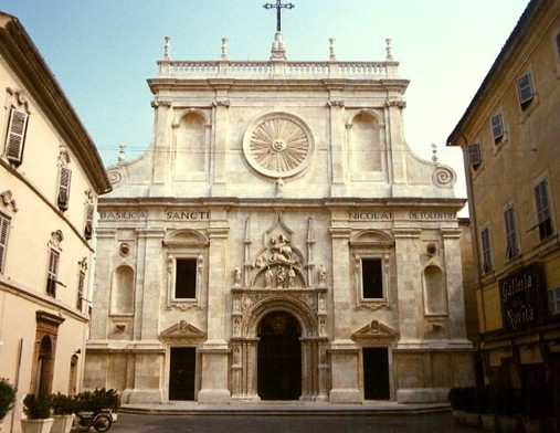 Giorno 6 Tolentino e rientro a casa Visita al vicino centro storico di Tolentino e alla famosa basilica di San Nicola. Saluti e partenza dei partecipanti per le proprie sedi di provenienza.