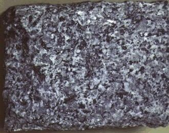 Da uno stesso magma (fuso) al variare delle condizioni di raffreddamento si possono formare rocce con tessitura e mineralogia