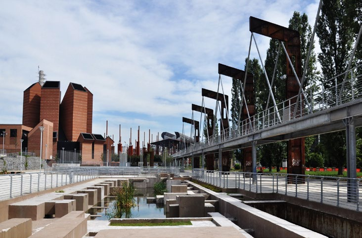 UN PO DI STORIA... Parco Dora con vista sulla Chiesa Parco Dora Murales Madonna di Campagna è un quartiere residenziale ubicato nella parte nord di Torino.