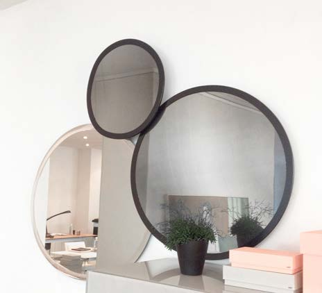 Taffy mirror Specchio extralight con serigrafia nera o bianca. Disponibile anche interamente in specchio, con molatura perimetrale a bisello.