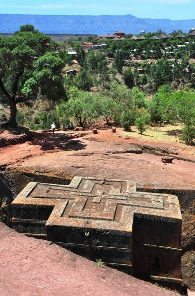 Nel pomeriggio prima passeggiata alla scoperta di Lalibela, dei suoi mercati e dei tukul, tipiche abitazioni a due piani della regione. Cena libera e pernottamento in hotel.