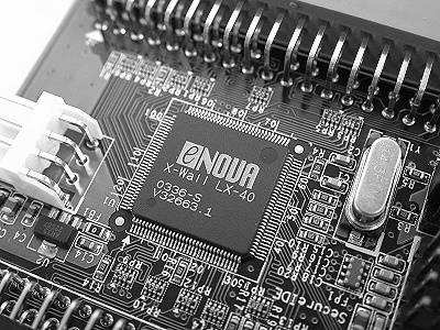 Circuiti stampati Scheda in tecnologia SMD I componenti sia attivi (transistori e circuiti integrati) che passivi (resistori, condensatori ecc.