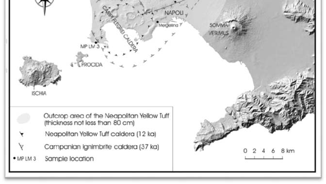 000km 2 (Figura 17) e provocando una caldera di 10 km di diametro. Figura 17: Distribuzione dei prodotti piroclastici dell'eruzione del Tufo Giallo Napoletano (Deino, et al.