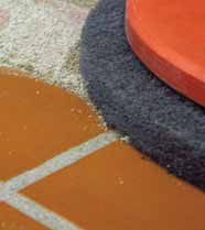 Vernice polimerica per rinnovare il colore delle fugature cementizie di pavimentazioni e rivestimenti.